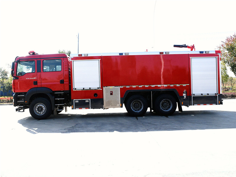 汕德卡15噸泡沫消防車(chē)