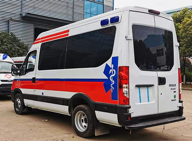依維柯歐勝長(zhǎng)軸救護(hù)車(chē)