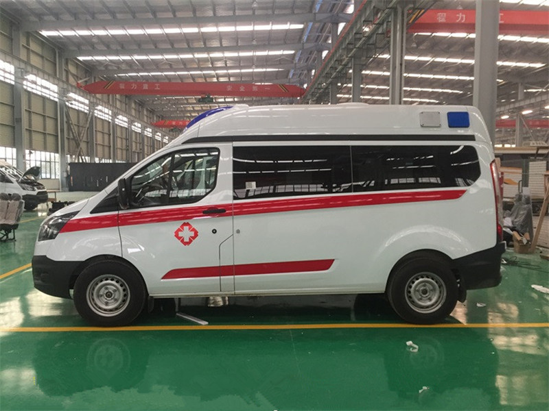 福特V362中軸中頂救護(hù)車