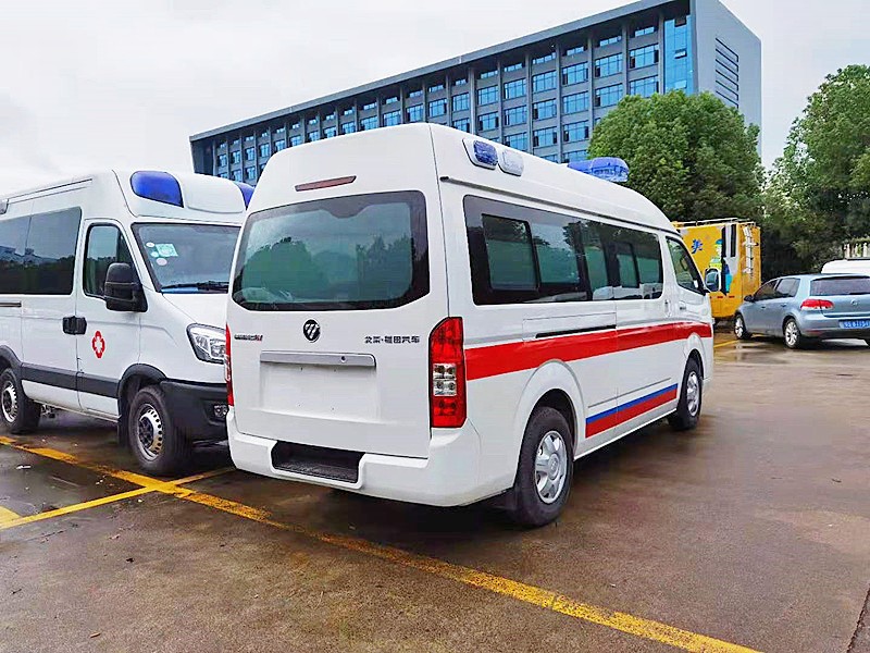 福田G7長(zhǎng)軸救護(hù)車(chē)