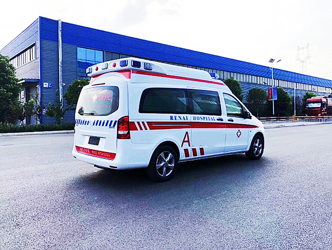 國(guó)六奔馳監(jiān)護(hù)型救護(hù)車(chē)