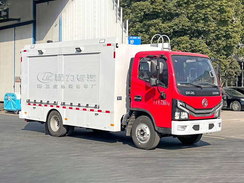 東風小多利卡裝備車